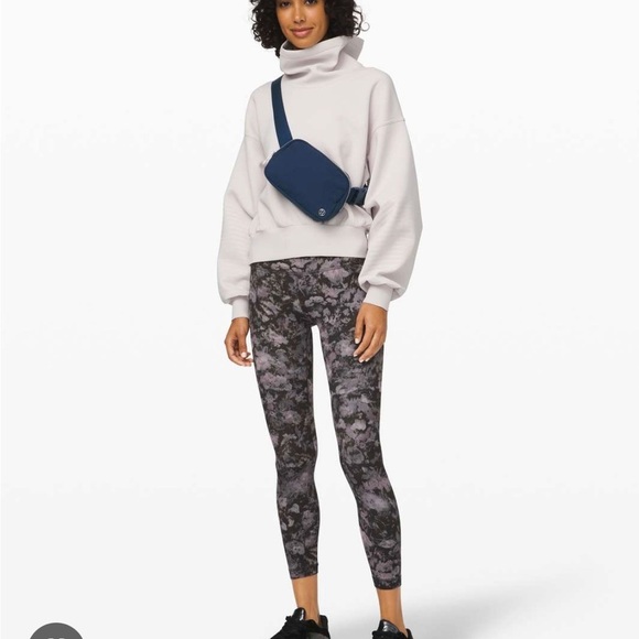 🆕LULULEMON BELT BAG TRUE NAVY - Picture 4 of 6